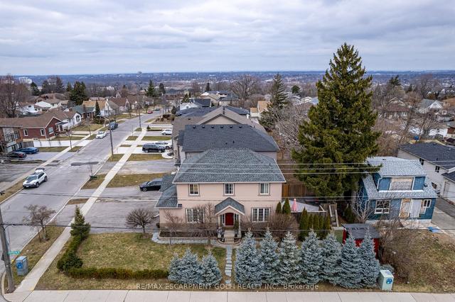 2 Leeson St, House detached with 3 bedrooms, 3 bathrooms and 3 parking in St. Catharines ON | Image 1