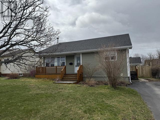 10 Maple Ave, House detached with 3 bedrooms, 2 bathrooms and null parking in Grand Falls-Windsor NL | Image 1