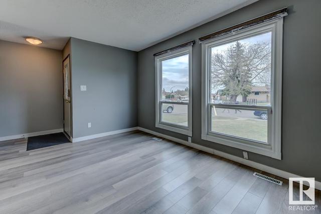 5615 39 Ave Nw, House detached with 4 bedrooms, 2 bathrooms and null parking in Edmonton AB | Image 9