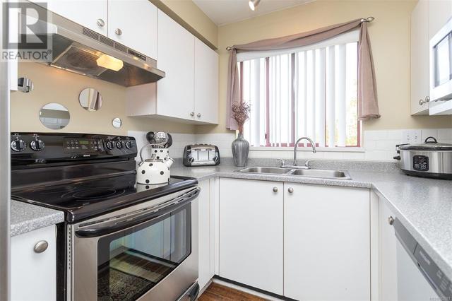 414 - 545 Manchester Rd, Condo with 2 bedrooms, 2 bathrooms and 1 parking in Victoria BC | Image 11