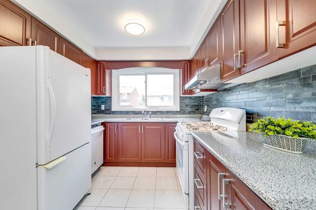 6111 Camgreen Circ, House detached with 3 bedrooms, 4 bathrooms and 5 parking in Mississauga ON | Image 6