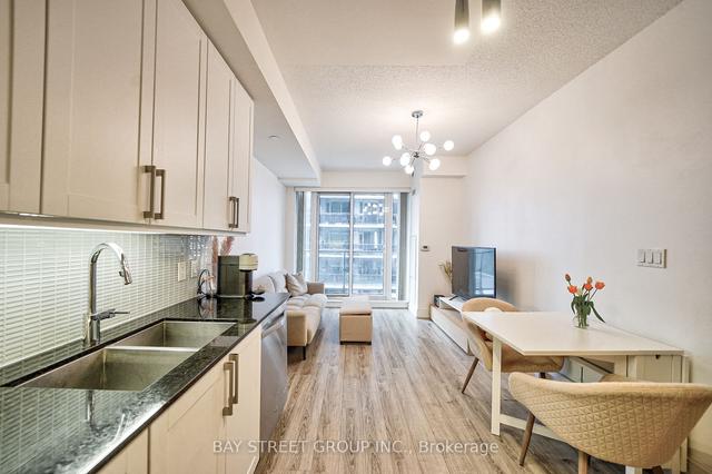 910 - 9600 Yonge St, Condo with 1 bedrooms, 1 bathrooms and 1 parking in Richmond Hill ON | Image 5