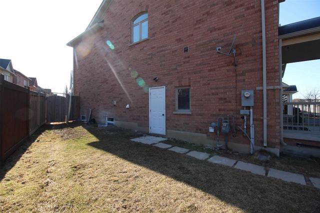 LOWER - 256 Scott Blvd, Home with 1 bedrooms, 1 bathrooms and 1 parking in Milton ON | Image 9
