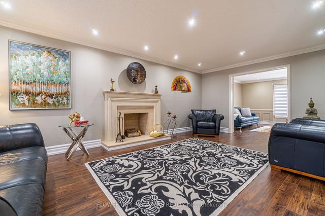 4 Perth St, House detached with 4 bedrooms, 4 bathrooms and 6 parking in Brampton ON | Image 3