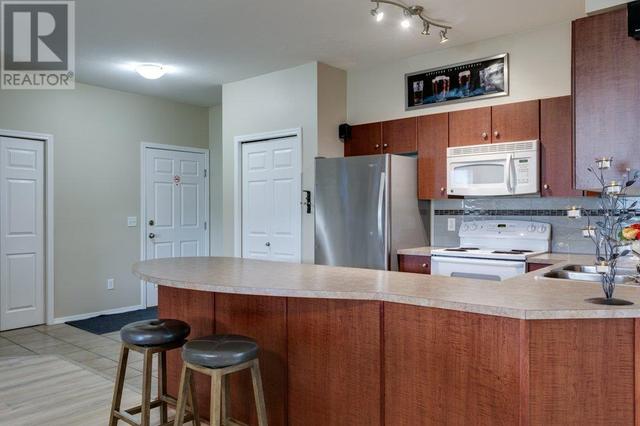 2322 - 1873 Country Club Dr, Condo with 3 bedrooms, 2 bathrooms and 1 parking in Kelowna BC | Image 5