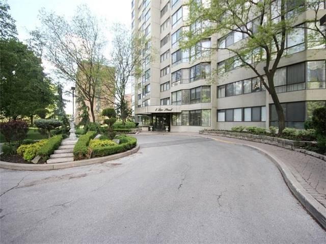 1001 - 8 Lisa St, Condo with 2 bedrooms, 2 bathrooms and 1 parking in Brampton ON | Image 2