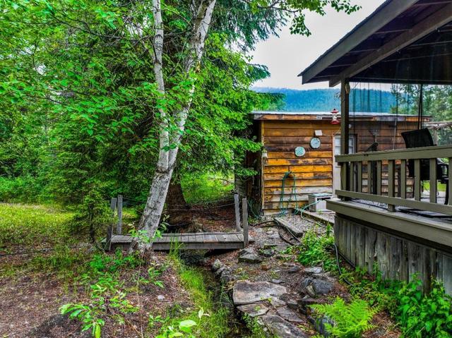 8918 Moyie Avenue, House detached with 2 bedrooms, 1 bathrooms and null parking in Central Kootenay B BC | Image 20