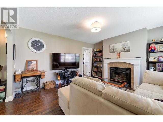 559 Cambridge Ave, House detached with 2 bedrooms, 1 bathrooms and 4 parking in Kelowna BC | Image 9