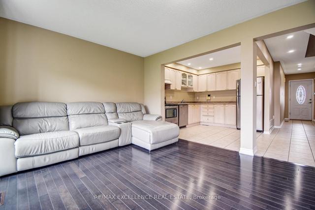 26 Baha Cres, House semidetached with 3 bedrooms, 2 bathrooms and 3 parking in Brampton ON | Image 5