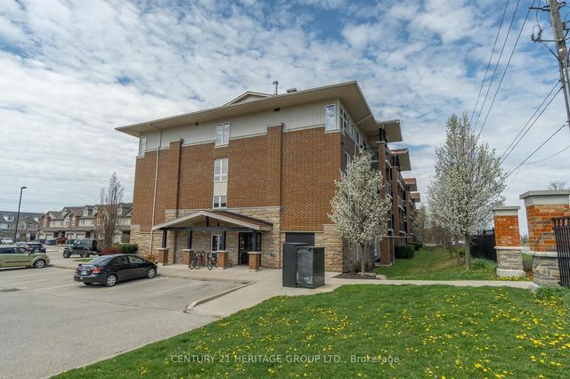 402 - 45 Kingsbury Sq, Condo with 2 bedrooms, 1 bathrooms and 1 parking in Guelph ON | Image 4