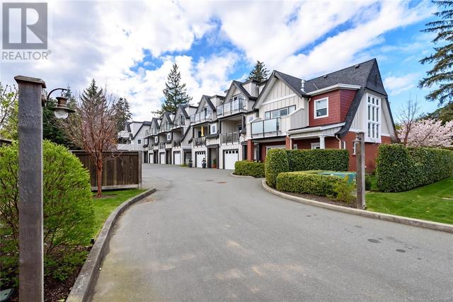 2 - 1653 Comox Ave, House attached with 3 bedrooms, 4 bathrooms and 1 parking in Comox BC | Image 2