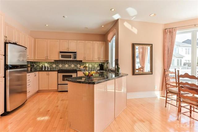 2137 Valenceville Crescent, House detached with 4 bedrooms, 4 bathrooms and 4 parking in Ottawa ON | Image 12