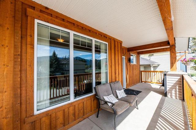 2134 Westside Park View, House detached with 5 bedrooms, 4 bathrooms and 4 parking in Invermere BC | Image 3