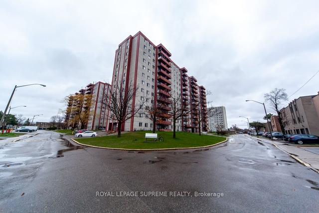 1006 - 50 Lotherton Ptway, Condo with 3 bedrooms, 1 bathrooms and 1 parking in Toronto ON | Image 6