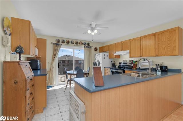 32 Dunsmore Lane, House detached with 4 bedrooms, 3 bathrooms and 6 parking in Barrie ON | Image 6