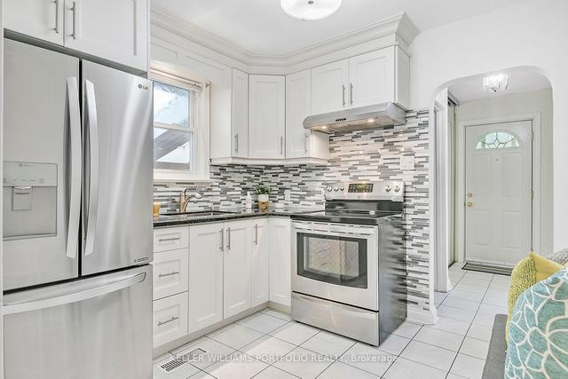 17 Thirty Third St, House detached with 2 bedrooms, 1 bathrooms and 6 parking in Toronto ON | Image 3