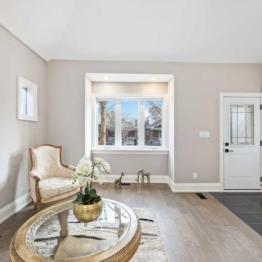 128 Fourth St, House detached with 2 bedrooms, 2 bathrooms and 2 parking in Toronto ON | Image 6