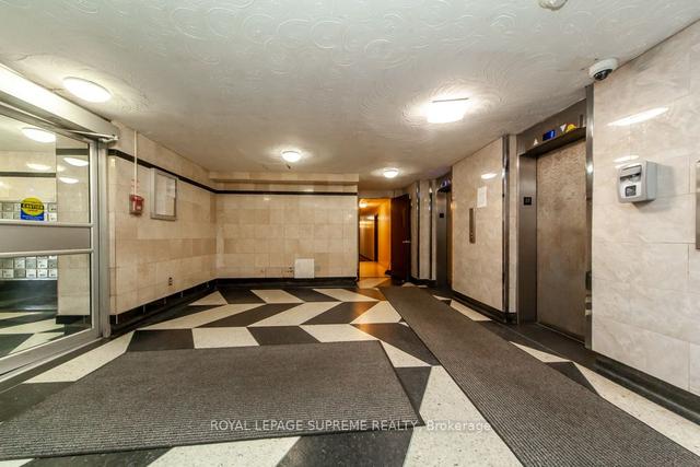 1006 - 50 Lotherton Ptway, Condo with 3 bedrooms, 1 bathrooms and 1 parking in Toronto ON | Image 7