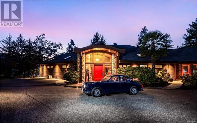 8440 Lawrence Rd, House detached with 4 bedrooms, 9 bathrooms and 7 parking in Central Saanich BC | Image 65