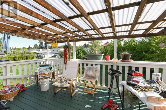 2378 Urquhart Ave, House detached with 5 bedrooms, 2 bathrooms and 4 parking in Courtenay BC | Image 6