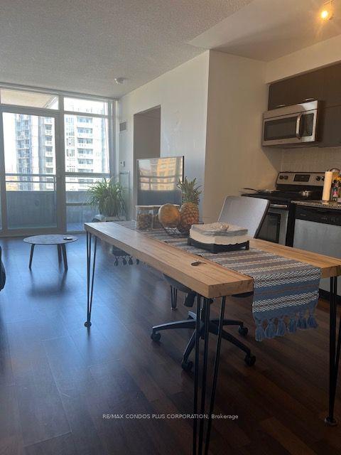1521 - 38 Joe Shuster Way, Condo with 2 bedrooms, 1 bathrooms and 0 parking in Toronto ON | Image 11