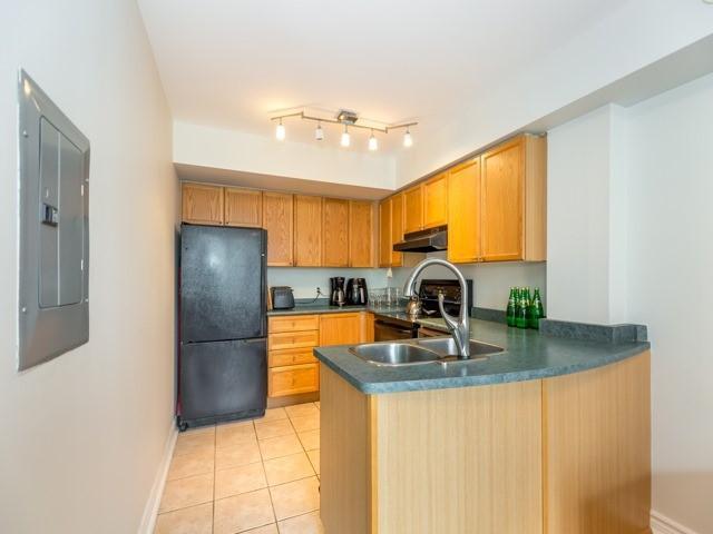 TH-710 - 35 Canniff St, Townhouse with 3 bedrooms, 3 bathrooms and 1 parking in Toronto ON | Image 9