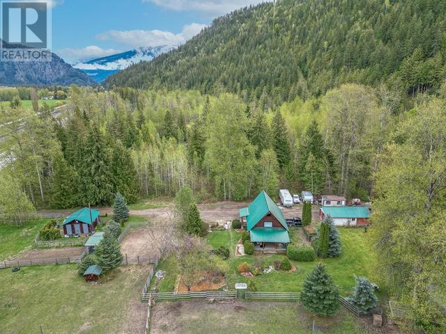 2370 Trans Canada Highway, House detached with 2 bedrooms, 1 bathrooms and 20 parking in Columbia Shuswap E BC | Image 57