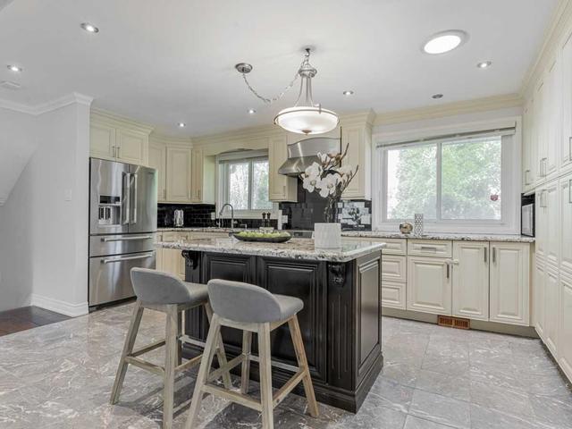 32 Gustav Cres, House detached with 4 bedrooms, 4 bathrooms and 5 parking in Toronto ON | Image 26