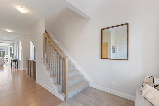 52 Viceroy Mews, House detached with 5 bedrooms, 4 bathrooms and 4 parking in Ottawa ON | Image 4