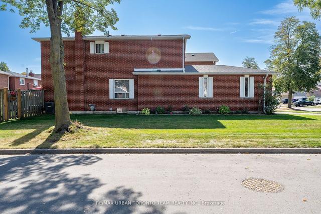 31 Ponymeadow Terr, House detached with 3 bedrooms, 4 bathrooms and 4 parking in Toronto ON | Image 26