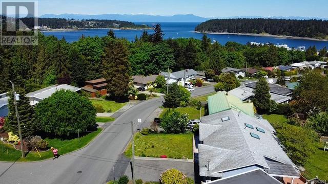 999 Beach Dr, House detached with 2 bedrooms, 3 bathrooms and 5 parking in Nanaimo BC | Image 65