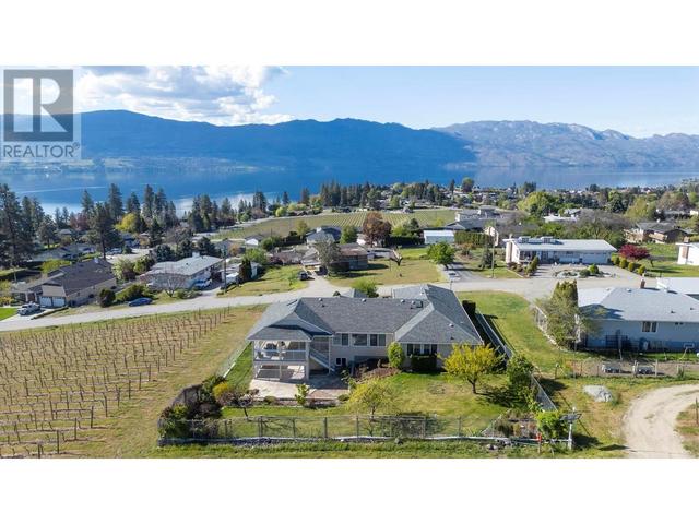 750 Douglas Rd, House detached with 3 bedrooms, 3 bathrooms and 2 parking in West Kelowna BC | Image 2