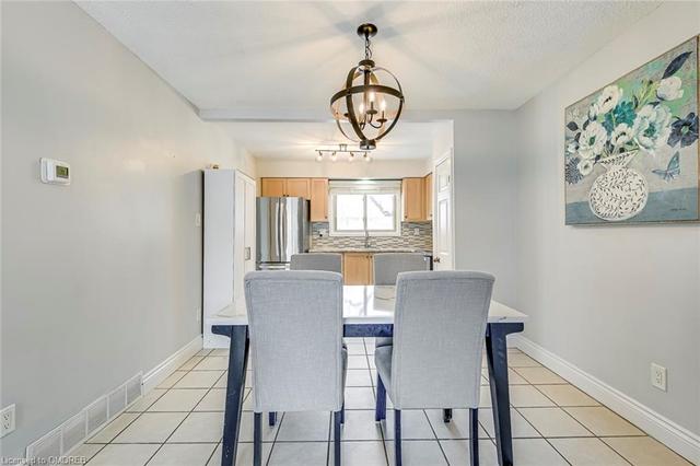 127 - 150 Gateshead Cres, House attached with 3 bedrooms, 1 bathrooms and 127 parking in Hamilton ON | Image 3