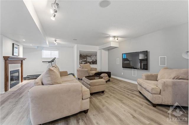 515 Strasbourg St, Townhouse with 4 bedrooms, 3 bathrooms and 2 parking in Ottawa ON | Image 27
