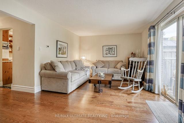 5 - 9 Palmdale Dr, Townhouse with 4 bedrooms, 2 bathrooms and 1 parking in Toronto ON | Image 5