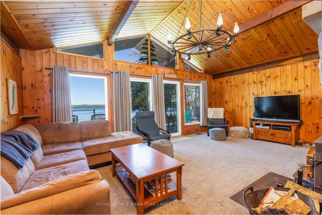 61 Beaver Dr, House detached with 3 bedrooms, 1 bathrooms and 10 parking in Kawartha Lakes ON | Image 3
