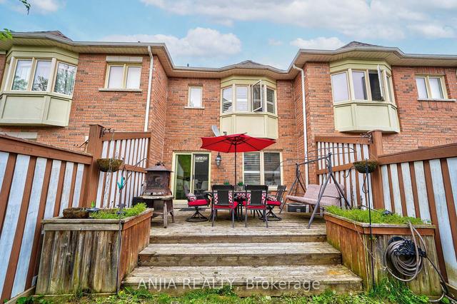 8 Expedition Cres, House attached with 3 bedrooms, 3 bathrooms and 2 parking in Whitchurch Stouffville ON | Image 32