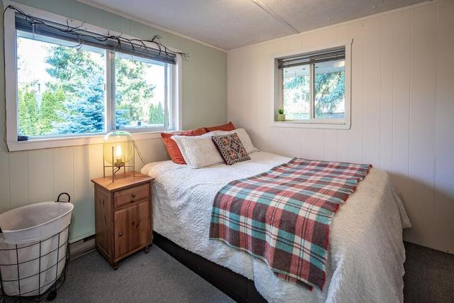 235 B Avenue, House detached with 2 bedrooms, 2 bathrooms and null parking in Central Kootenay D BC | Image 19