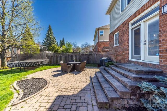 11 Witherspoon Cres, House detached with 4 bedrooms, 3 bathrooms and 4 parking in Ottawa ON | Image 25