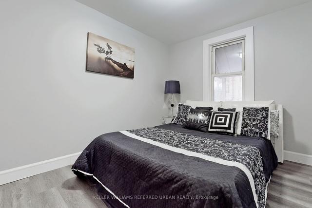 38 Hilldale Rd, House detached with 3 bedrooms, 2 bathrooms and 6 parking in Toronto ON | Image 3