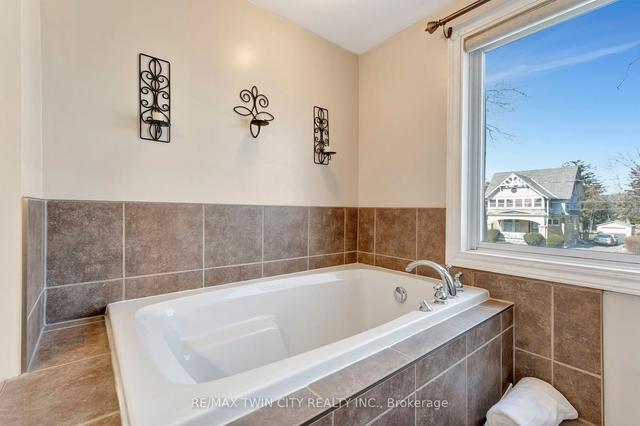 391 Stirling Ave S, House semidetached with 3 bedrooms, 2 bathrooms and 3 parking in Kitchener ON | Image 11