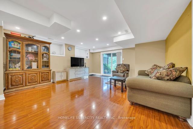 425 Woodbine Ave, House detached with 4 bedrooms, 4 bathrooms and 6 parking in Kitchener ON | Image 25