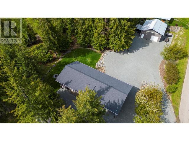 7430 Stampede Trail, House detached with 3 bedrooms, 2 bathrooms and 4 parking in Columbia Shuswap F BC | Image 84