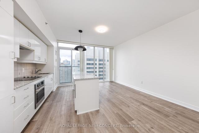 2609 - 426 University Ave, Condo with 1 bedrooms, 1 bathrooms and 0 parking in Toronto ON | Image 2