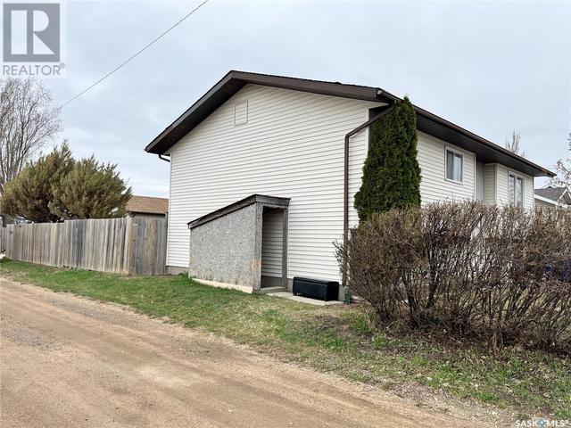 612 3rd St N, House detached with 4 bedrooms, 2 bathrooms and null parking in Martensville SK | Image 38