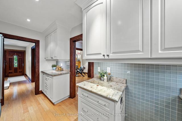 35 Belcourt Rd, House detached with 3 bedrooms, 2 bathrooms and 1 parking in Toronto ON | Image 4