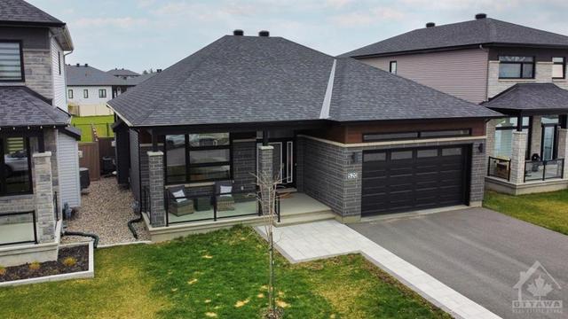 520 Strasbourg St, House detached with 3 bedrooms, 2 bathrooms and 4 parking in Russell ON | Image 3