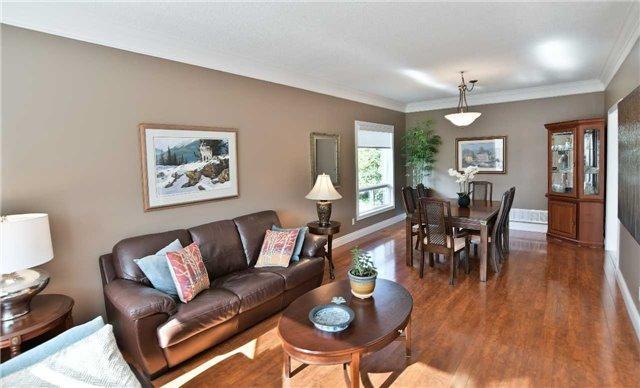 874 Wildflower Crt, House detached with 2 bedrooms, 4 bathrooms and 2 parking in Oshawa ON | Image 2