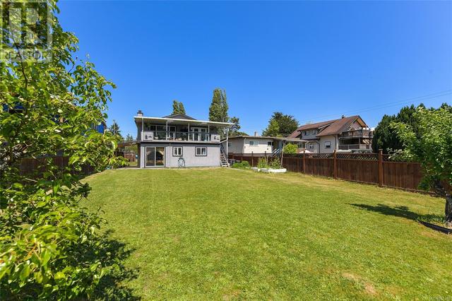 1141 Roy Rd, House detached with 6 bedrooms, 4 bathrooms and 4 parking in Saanich BC | Image 3