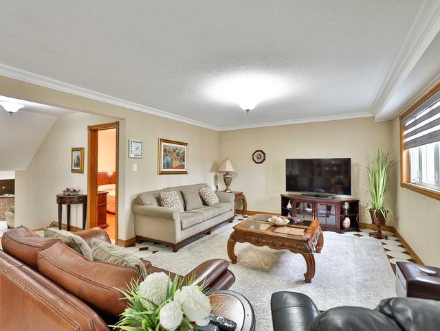 17 Hathor Cres, House detached with 4 bedrooms, 4 bathrooms and 6 parking in Toronto ON | Image 16